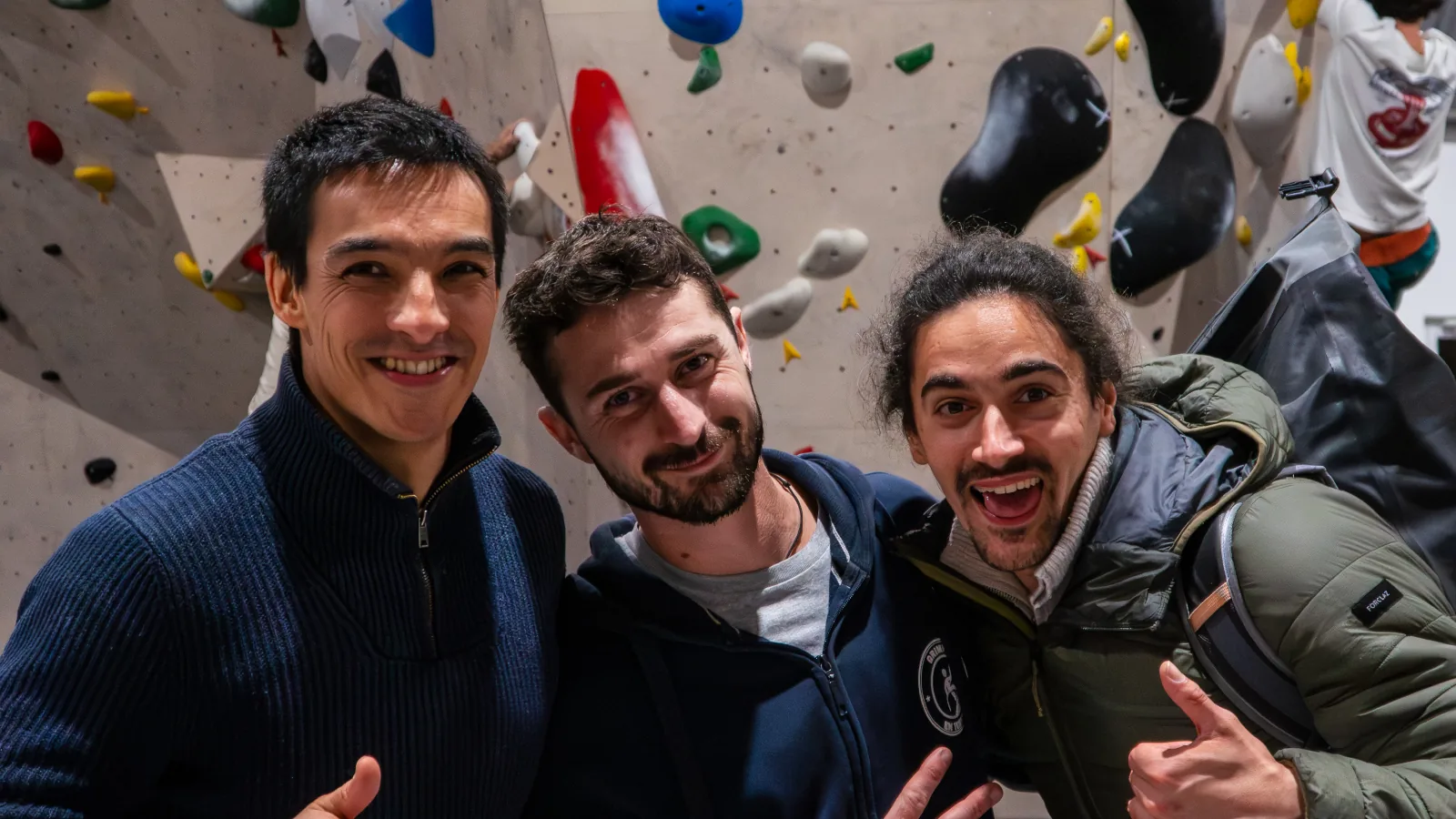 Equipe de grimpeurs pendant une compétition chez Bassin à Bloc